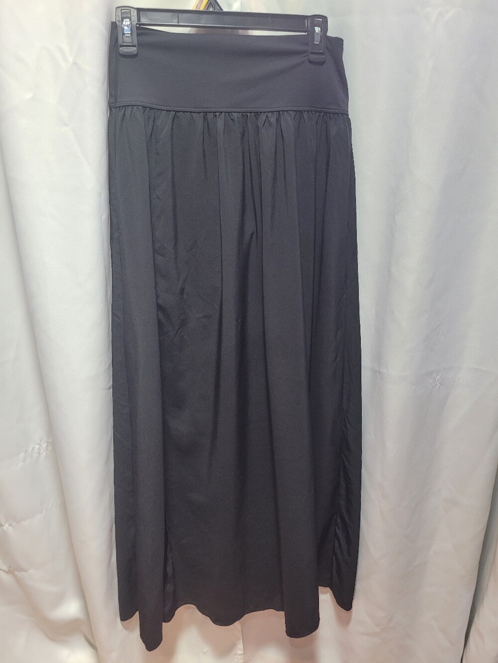 Minimalist Flowy Black Women's Maxi Skirt - Classic Flowing Silhouette